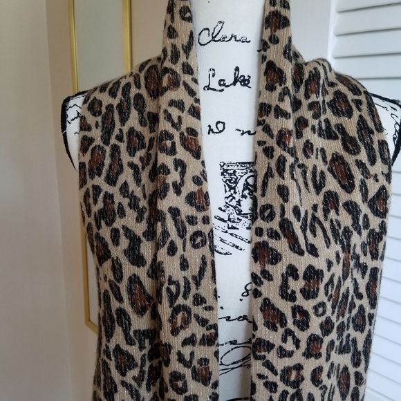 CEJON Scarf Animal Prints With Small Shimmers. - Picture 6 of 10